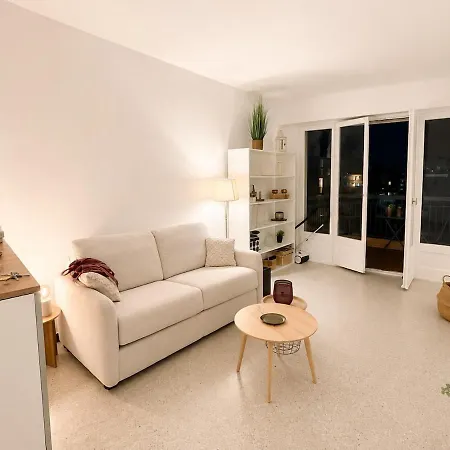 Cozy, Air-conditioned, Downtown Διαμέρισμα Αντίμπ